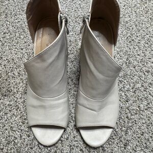 Qupid Women's Cream Peep-Toe Ankle Boots